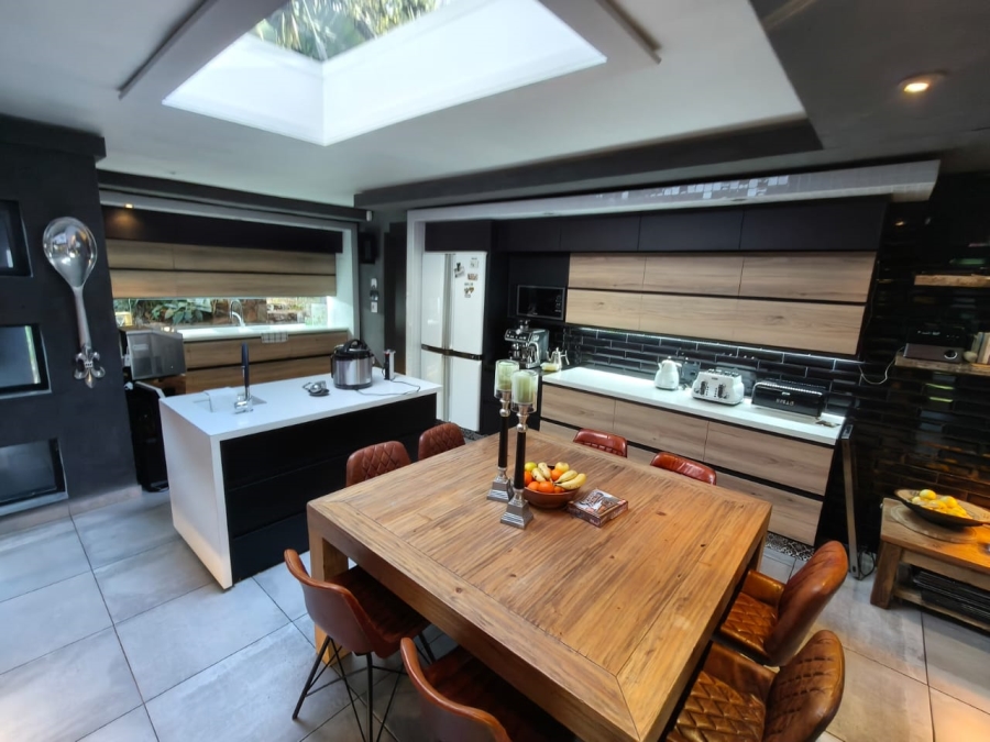 5 Bedroom Property for Sale in Protea Park North West